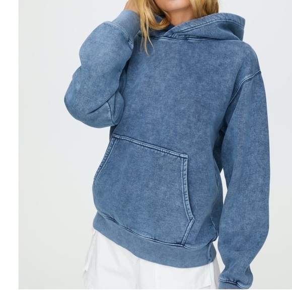 Aritzia Tops - Aritzia TNA hoodie